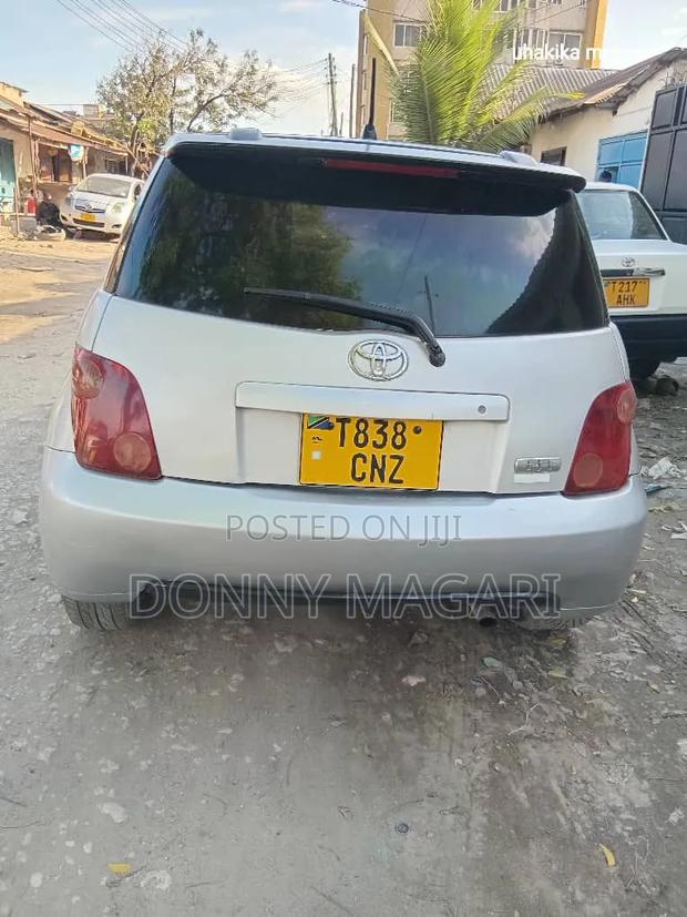 Toyota IST 2004 Silver