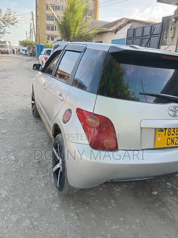 Toyota IST 2004 Silver