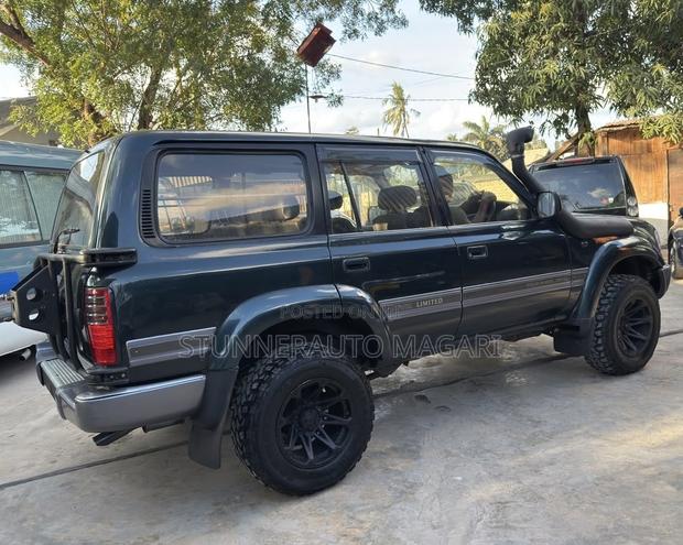 Toyota Land Cruiser 1999 Green