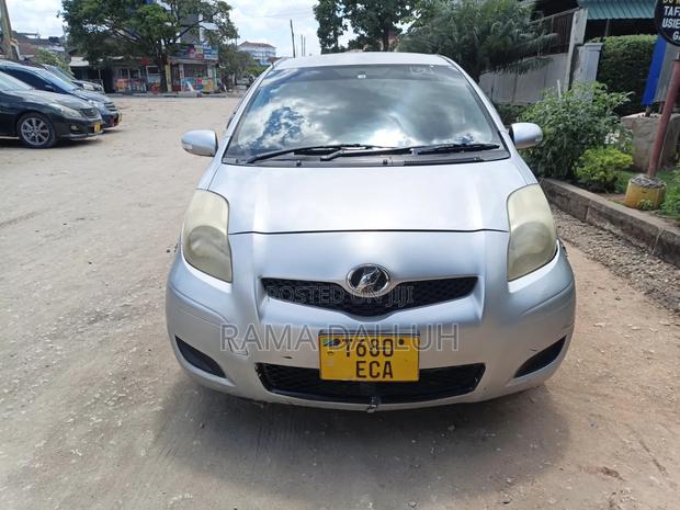 Toyota Vitz 2007 Silver