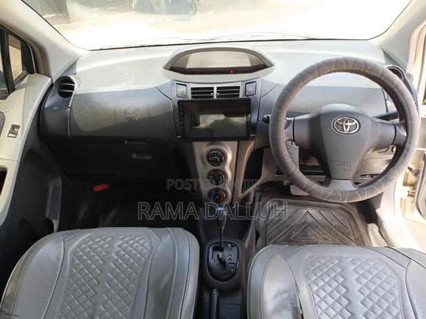 Toyota Vitz 2007 Silver