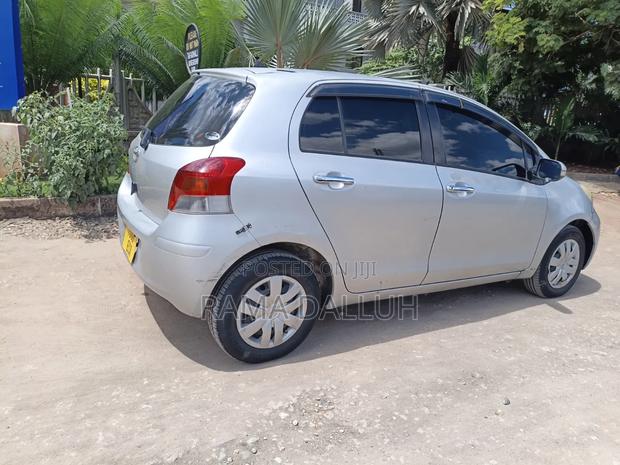 Toyota Vitz 2007 Silver