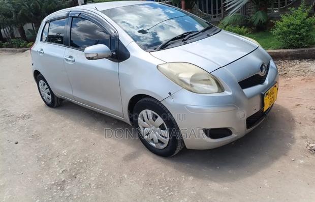 Toyota Vitz 2006 Silver