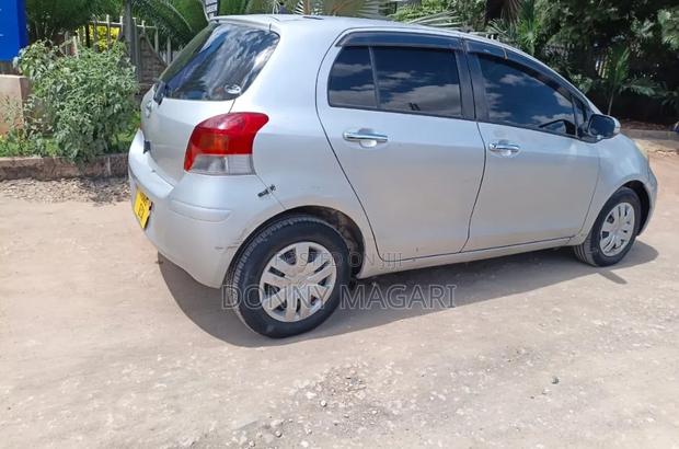 Toyota Vitz 2006 Silver