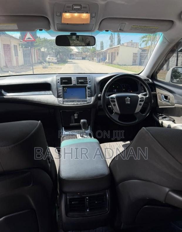 Toyota Crown 2011 White