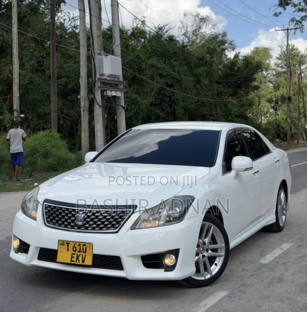 Toyota Crown 2011 White