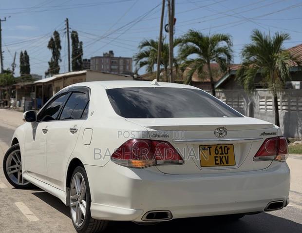 Toyota Crown 2011 White