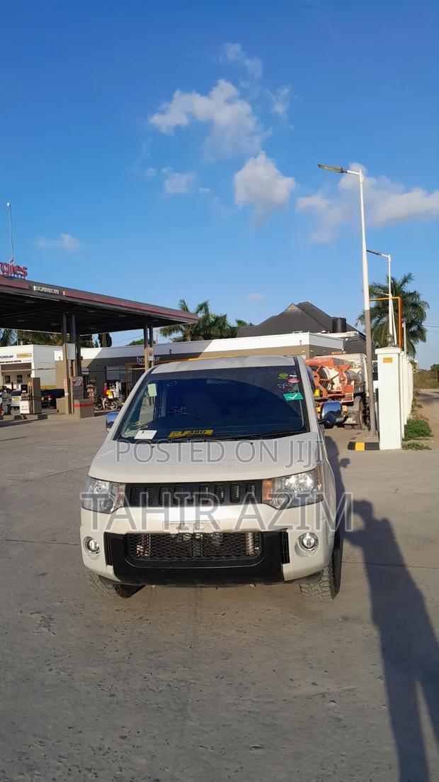 Mitsubishi Delica 2009 Pearl