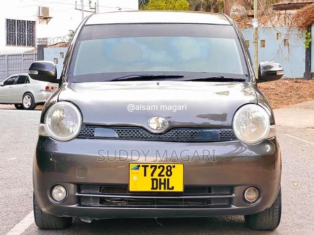 Toyota Sienta 2005 Gray