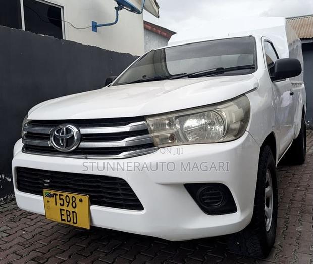 Toyota Hilux 2010 White