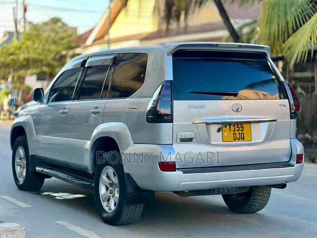 Toyota Land Cruiser Prado 2005 Silver