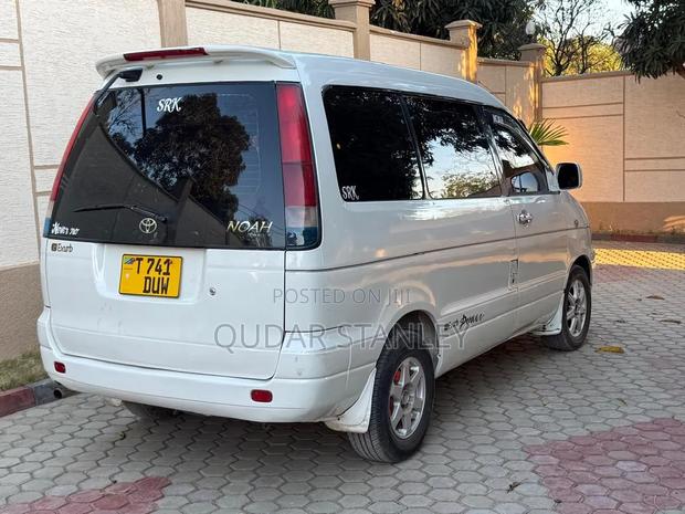 Toyota Noah 2001 White