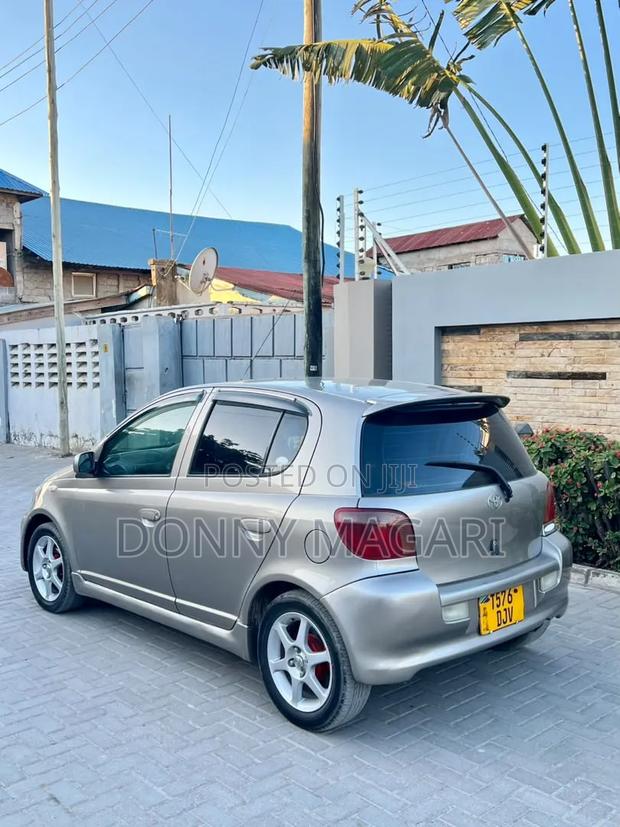 Toyota Vitz 2003 Gray