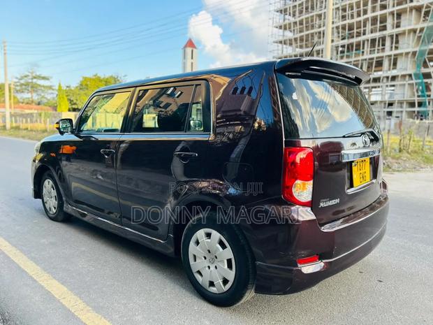 Toyota Corolla Rumion 2010 Black