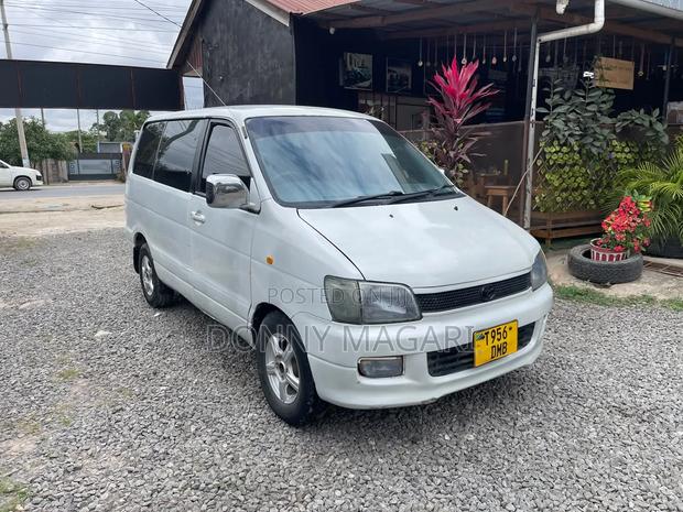 Toyota Noah 2001 White