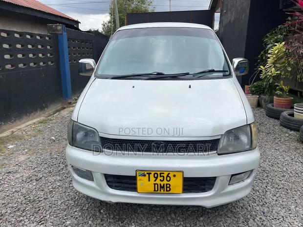 Toyota Noah 2001 White