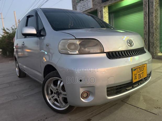 Toyota Porte 2006 Silver