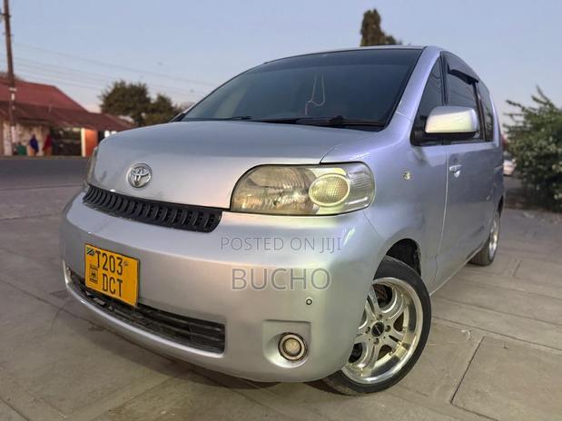 Toyota Porte 2006 Silver