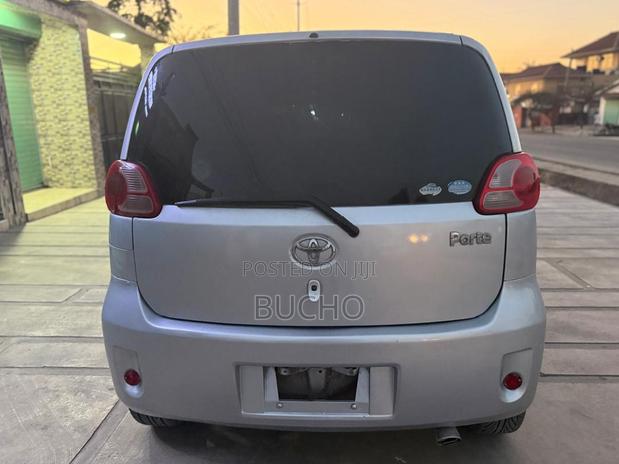 Toyota Porte 2006 Silver