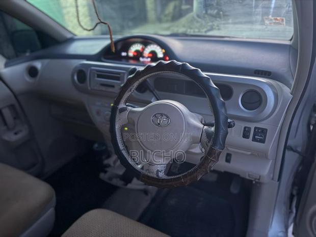 Toyota Porte 2006 Silver
