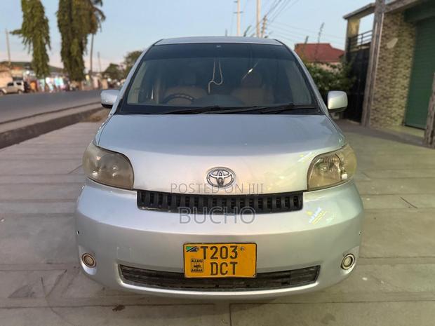 Toyota Porte 2006 Silver