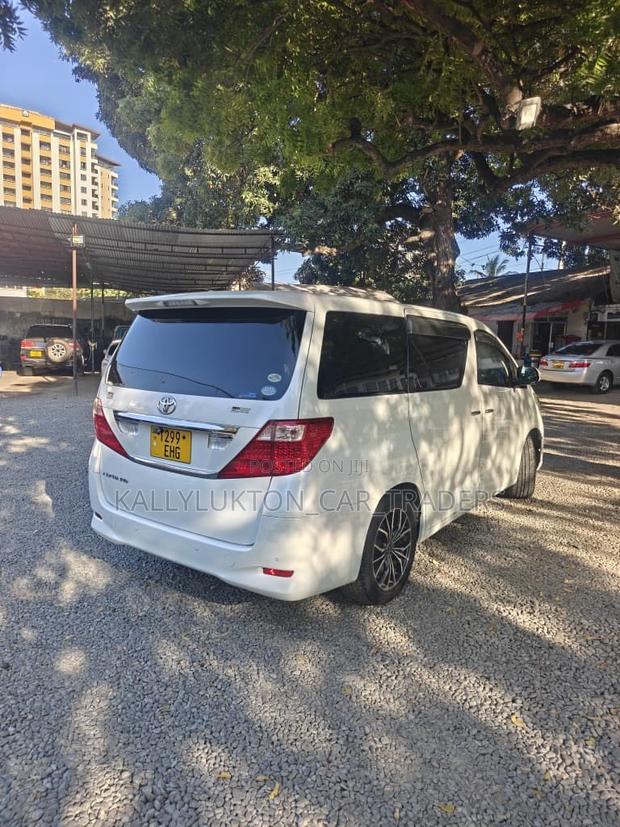 Toyota Alphard 2011 White