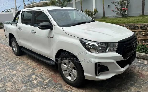 Toyota Hilux 2018 White