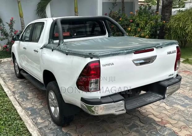 Toyota Hilux 2018 White