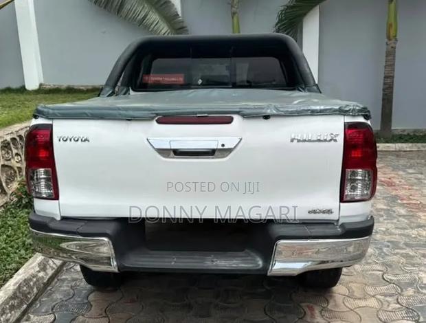 Toyota Hilux 2018 White