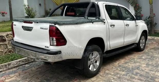 Toyota Hilux 2018 White