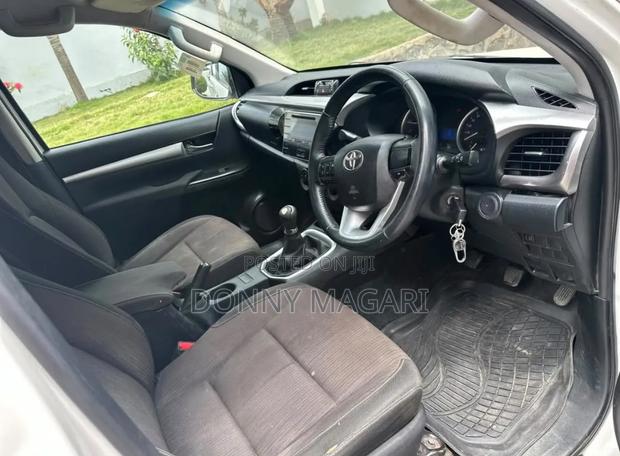 Toyota Hilux 2018 White