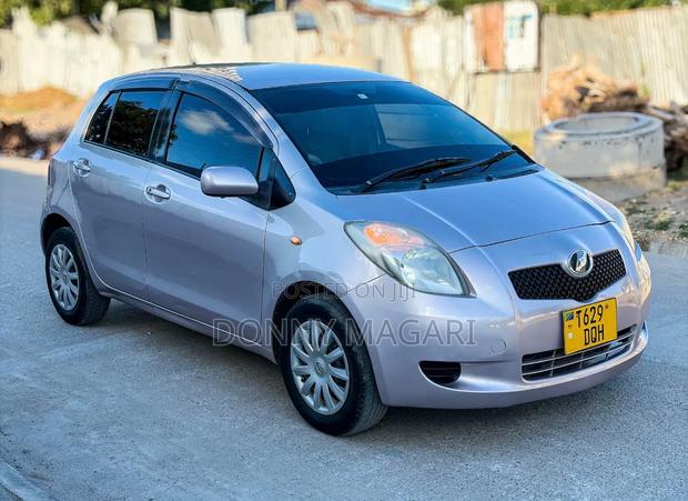 Toyota Vitz 2006 Silver