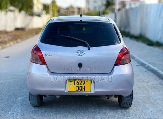 Toyota Vitz 2006 Silver