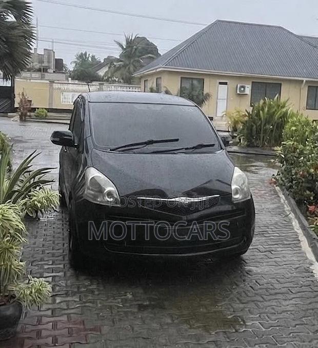 Toyota Ractis 2009 Black