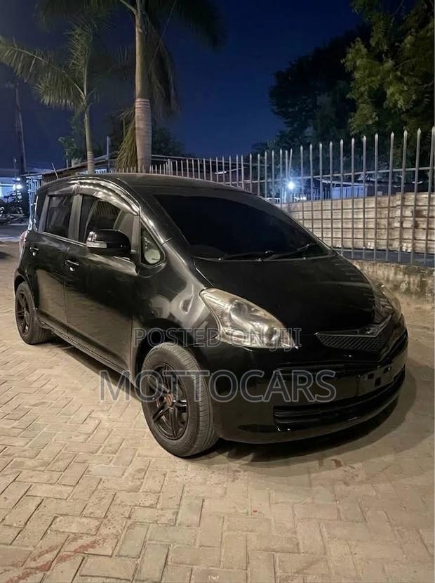 Toyota Ractis 2009 Black