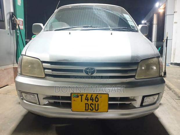 Toyota Noah 2.0 AWD (8 Seater) 2003 Silver