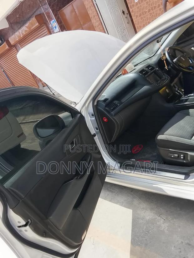 Toyota Crown 2009 Silver