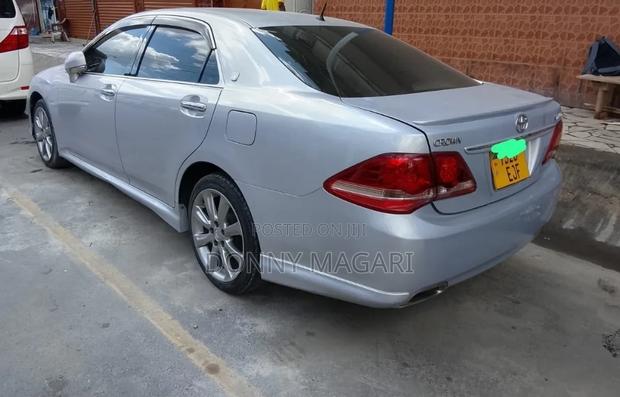 Toyota Crown 2009 Silver