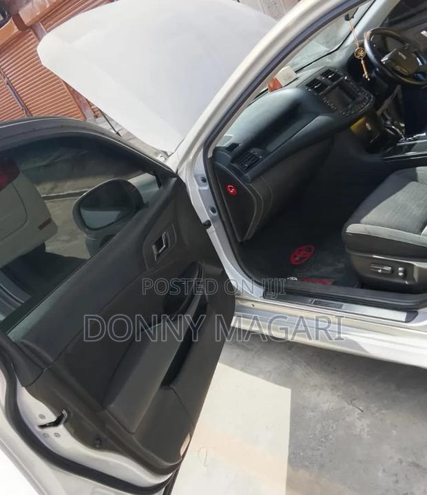 Toyota Crown 2009 Silver
