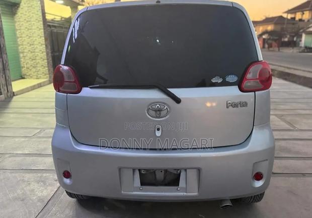 Toyota Porte 2005 Silver