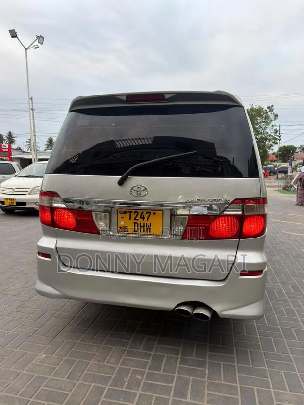 Toyota Alphard 2.4 Petrol AWD 2004 Silver