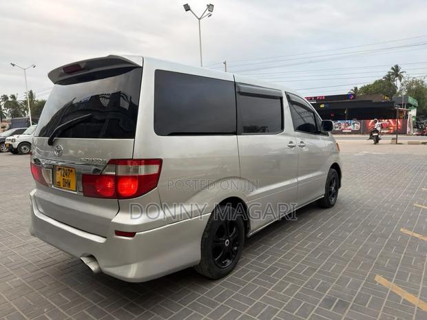 Toyota Alphard 2.4 Petrol AWD 2004 Silver