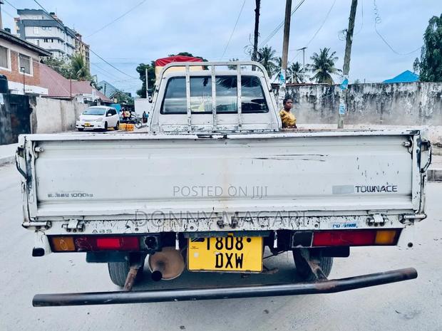Toyota TownAce 2002 White