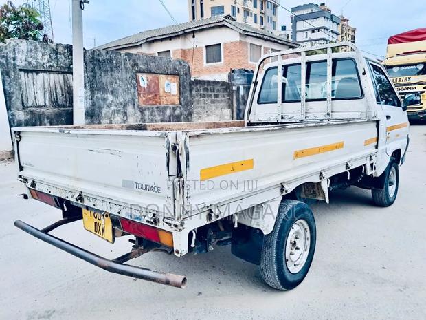 Toyota TownAce 2002 White