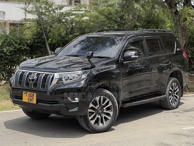 Toyota Land Cruiser Prado 2.7 2022 Black