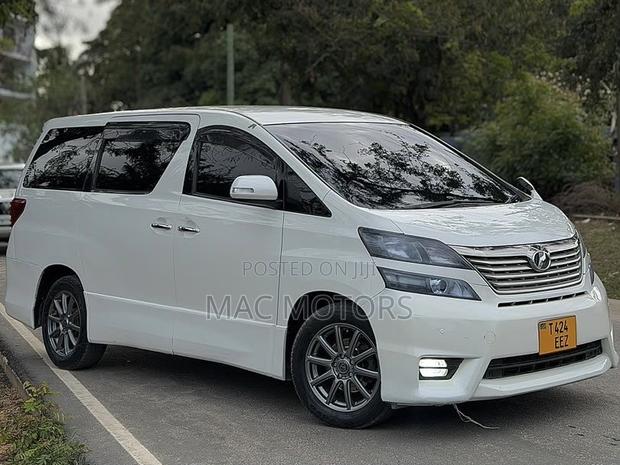 Toyota Vellfire 2010 White