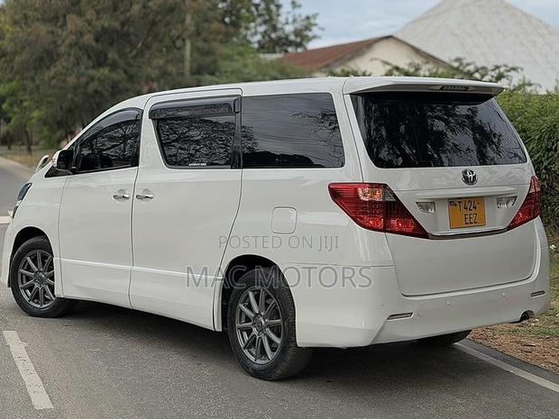 Toyota Vellfire 2010 White