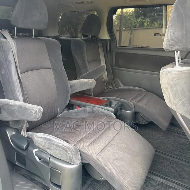 Toyota Vellfire 2010 White