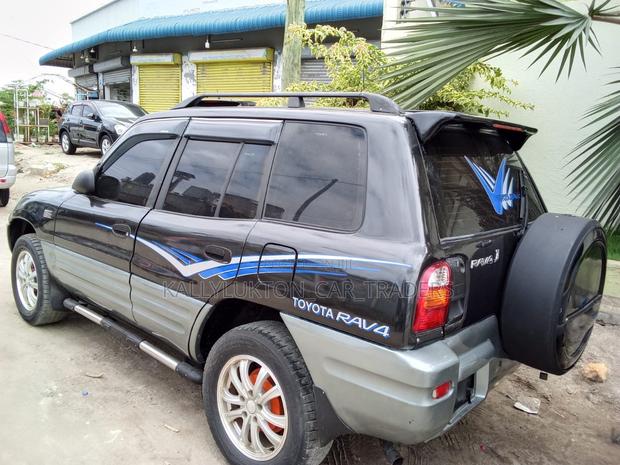 Toyota RAV4 1999 Black