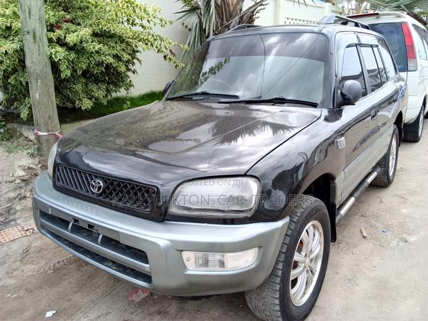 Toyota RAV4 1999 Black